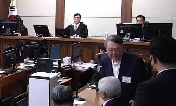1심 징역 5년, 퇴장하는 윤석열 전 대통령