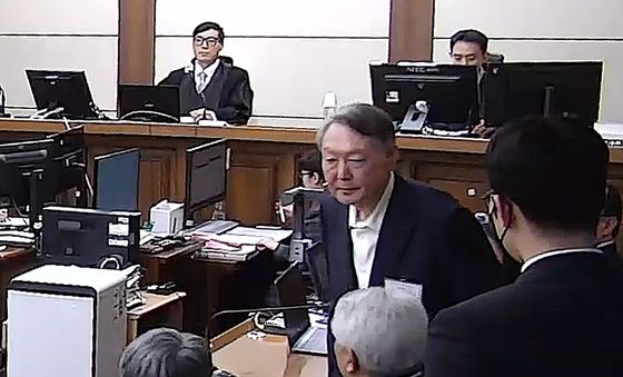 1심 징역 5년, 퇴장하는 윤석열 전 대통령