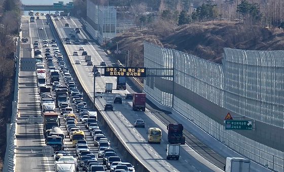 고속도로 2차 사고 예방 훈련하는 부산경찰청 고속도로순찰대
