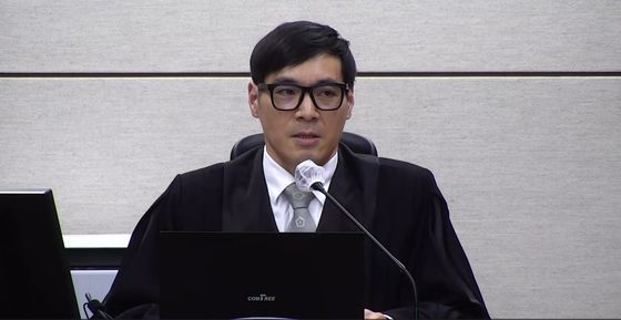 1심 선고 낭독하는 백대현 부장판사