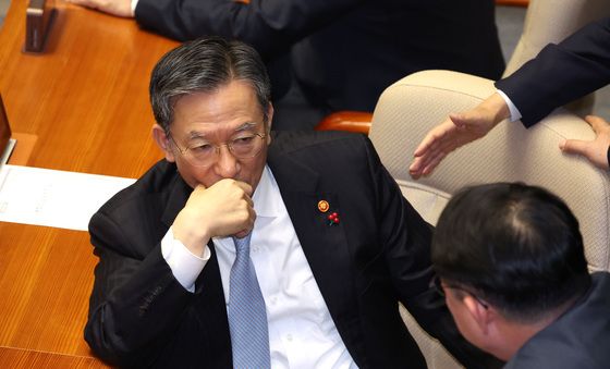 대화하는 정성호 장관