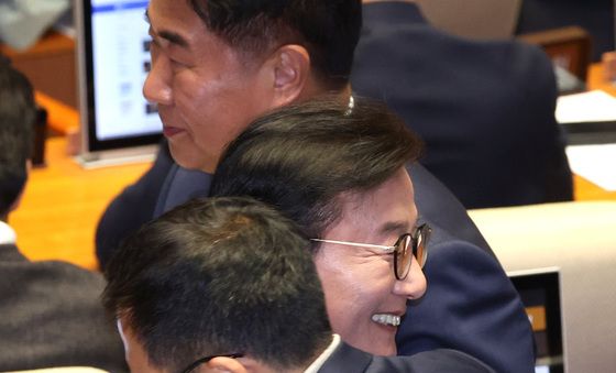 인사나누는 전재수 의원