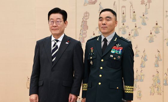 이재명 대통령, 김종묵 지상작전사령부참모장 삼정검 수치 수여