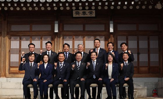 정당 지도부 초청 오찬 갖는 이재명 대통령