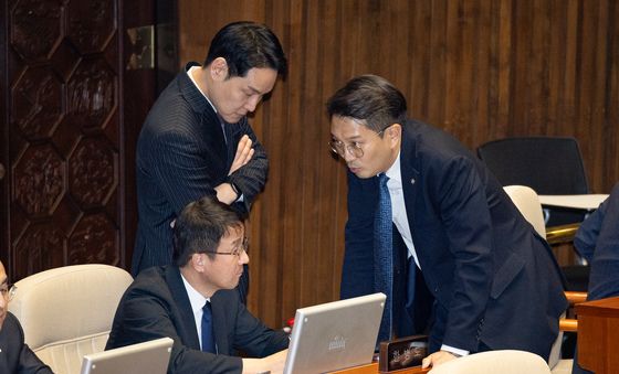 논의하는 민주당 원내지도부