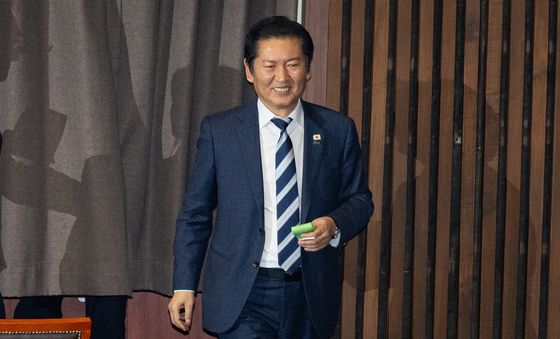 미소 짓는 정청래 민주당 대표