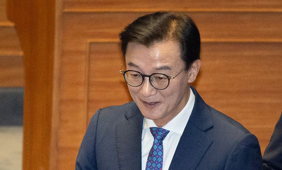 무제한토론 종결 동의의 건 투표하는 전재수 의원