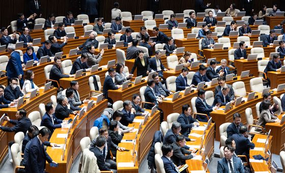 2차 종합 특검법 가결, 미소 짓는 여당