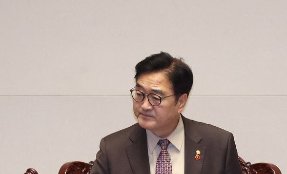 의사봉 두드리는 우원식 의장