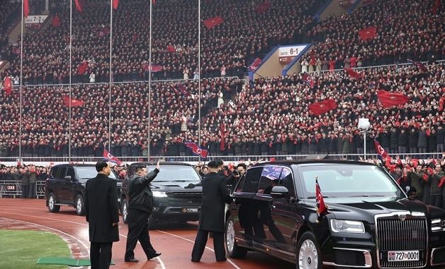 北김정은, 청년 '결집' 당부…청년동맹 80주년 행사 참가