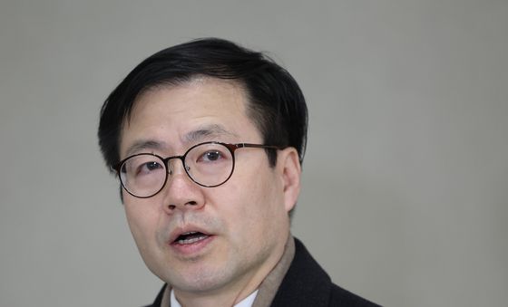 답변하는 여한구 통상교섭본부장