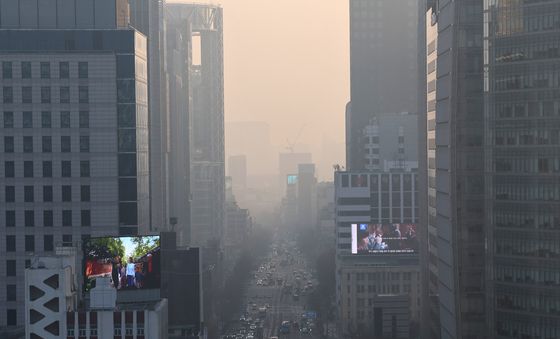 뿌옇게 변한 서울 도심