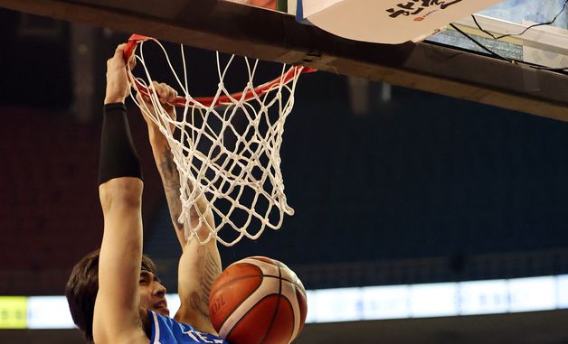 팀 아시아 구탕, 시원한 투핸드 덩크슛