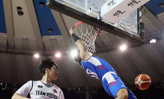 구탕, 호쾌한 투핸드 덩크슛