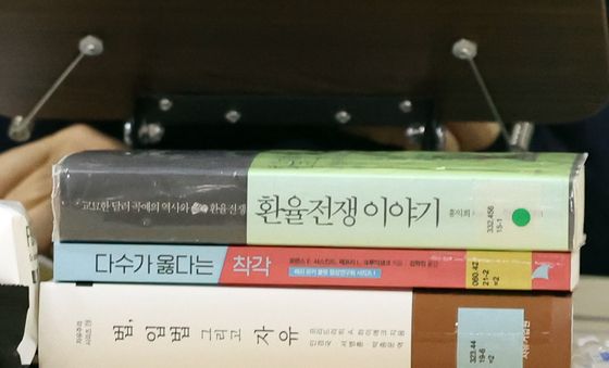 '장동혁 대표가 단식 농성 중 읽는 책은?'