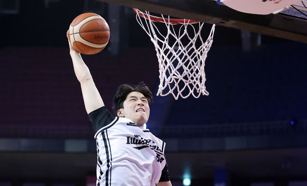 '디펜딩 챔피언' 조준희, 날았다!