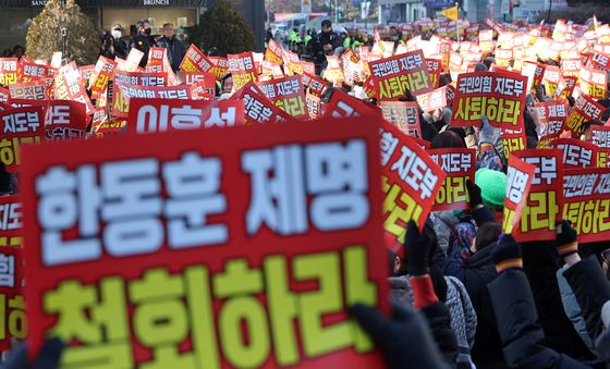 '한동훈 전 대표 제명' 규탄하는 지지자들