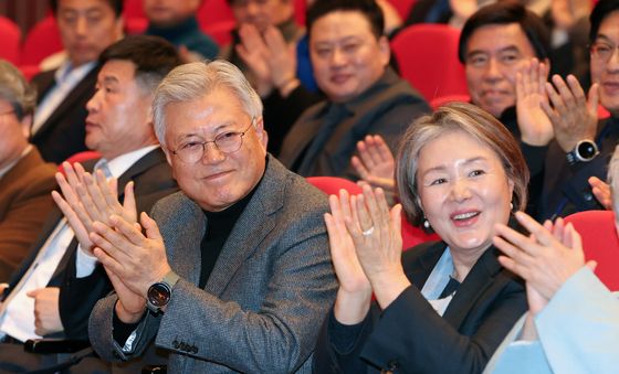 대전 찾은 문재인 전 대통령 내외