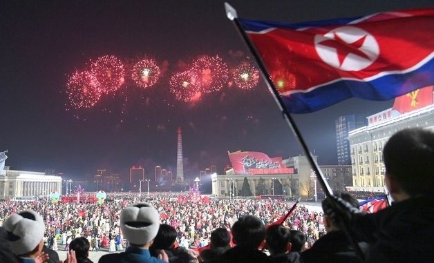 북한 청년들, '사회주의애국청년동맹' 80주년에 야회