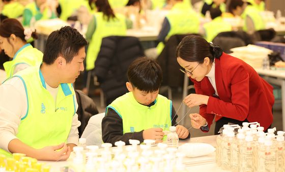 하나금융그룹, 영유아 장난감 만들기 임직원 봉사활동