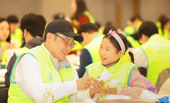 하나금융그룹, 영유아 장난감 만들기 임직원 봉사활동