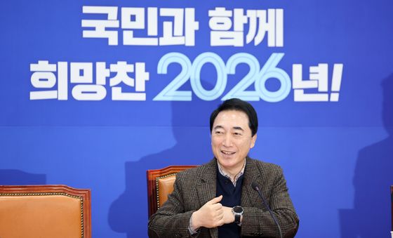 현안 기자간담회 참석한 박수현 민주당 수석대변인