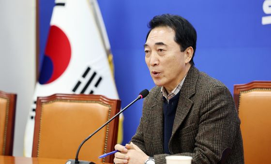 질의 답변하는 박수현 수석대변인