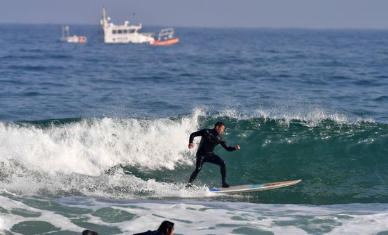 파도와 한판 승부