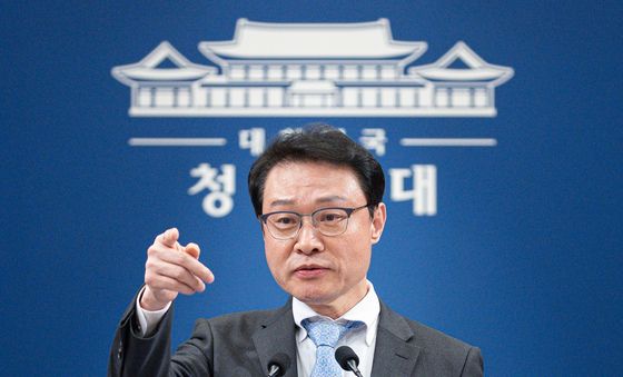 李대통령, 신임 정무수석에 홍익표…민주 3선 원내대표 출신