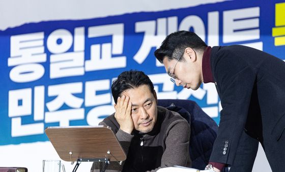 대화 나누는 장동혁 대표와 박준태 의원