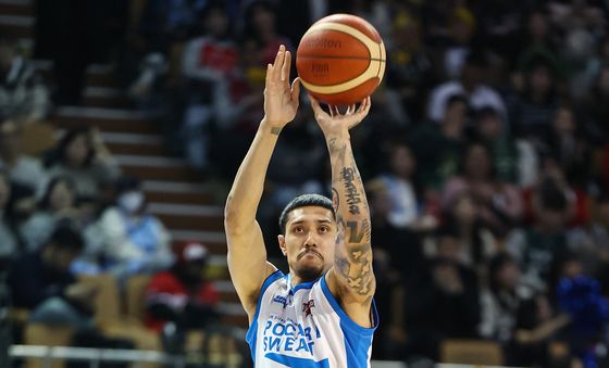 이선 알바노 '들어가!'