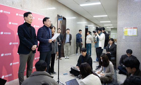 발언하는 송언석 원내대표