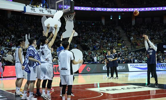 팀 코니, 익살스러운 자유투 방해