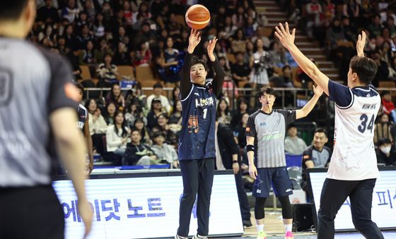 강혁 감독 '3점이다'