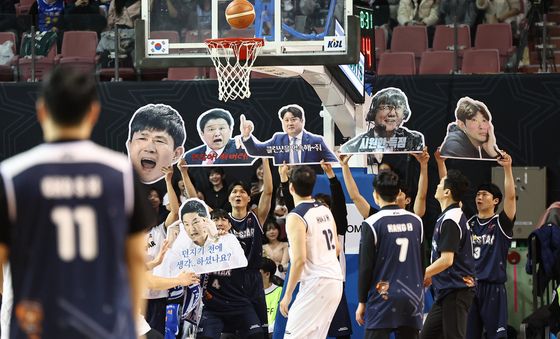 팀 브라운, 익살스러운 자유투 방해