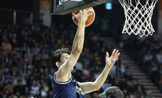 안영준 '가볍게'