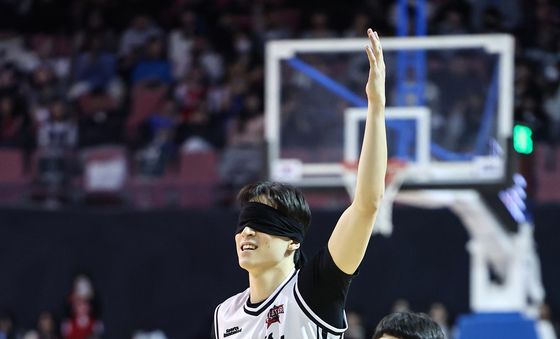 조준희, 눈 가려도 문제없어