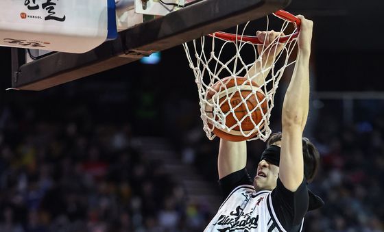 조준희, 안대쓰고 덩크 성공