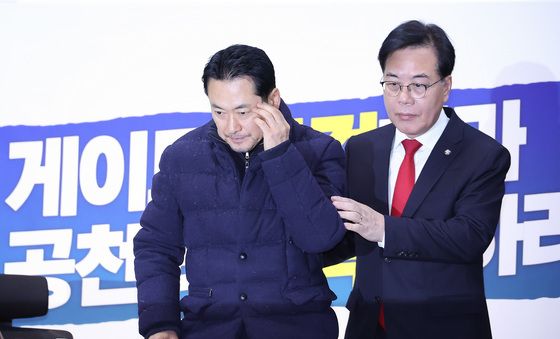 장동혁 부축하는 송언석