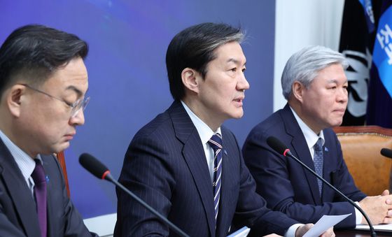 연석회의 주재하는 조국 대표