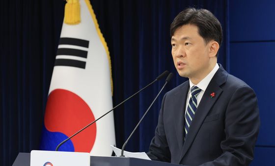 정례브리핑하는 윤민호 통일부 대변인