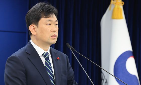 브리핑하는 윤민호 통일부 대변인