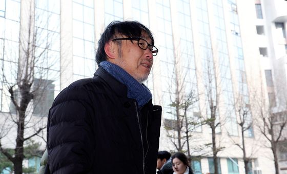 기자회견 마친 뒤 이동하는 김순환 사무총장