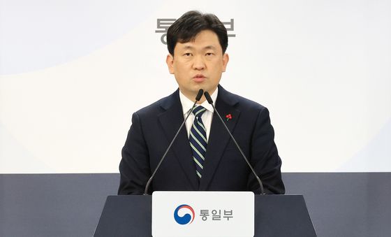 정례브리핑하는 윤민호 통일부 대변인