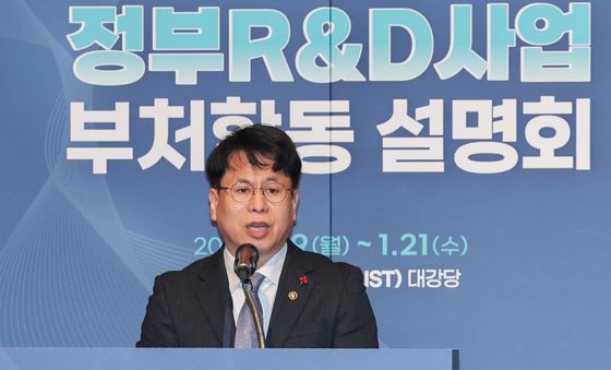 개회사하는 박인규 과학기술혁신본부장