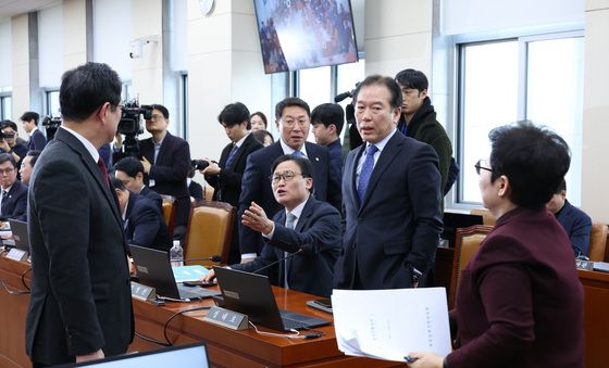 협의하는 재경위 여야 간사