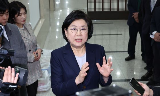 답변하는 이혜훈 장관 후보자