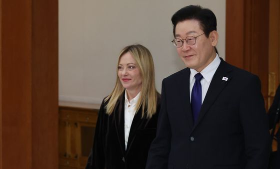 함께 입장하는 한-이탈리아 정상