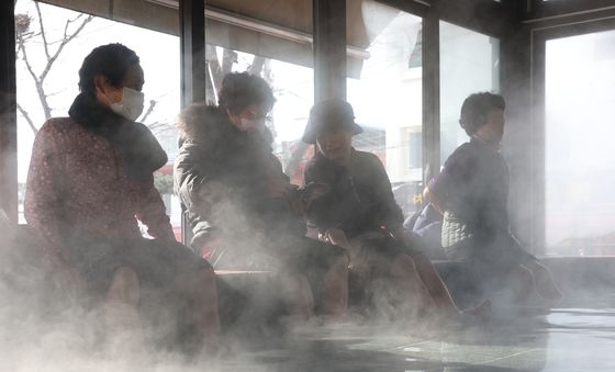 '대한 추위 속 족욕으로 건강 챙기세요'