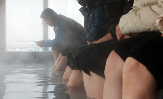 '대한 추위 속 족욕으로 건강 챙기세요'